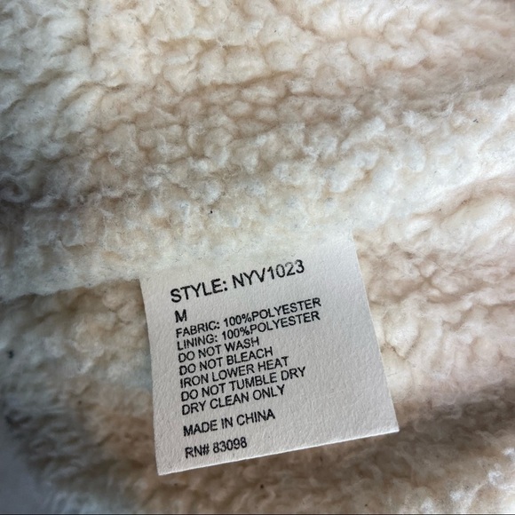 Black Puffer Vest Faux Fur Hood‎ Toggle Button Front Sleeveless Jacket - Picture 6 of 7